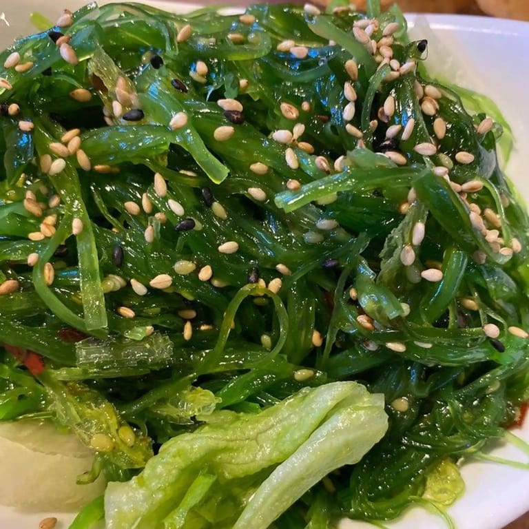 Delicious Seaweed Salad: A Refreshing Japanese Appetizer