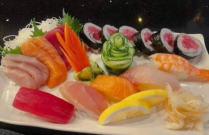 Sushi and Sashimi Combination * (C).