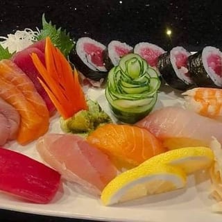 Sushi and Sashimi Combination * (B)